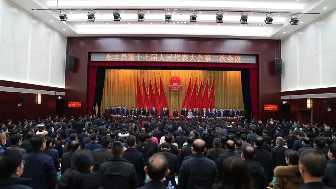 起立奏唱國歌.jpg